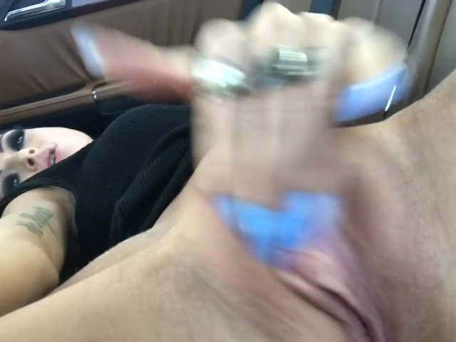Kimber Veils Makes Her Pussy Wet in the Car 