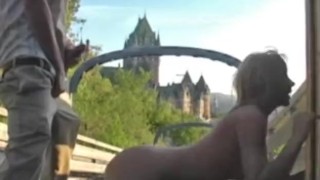 2 Quebecois fourrent devant le Chateau Frontenac