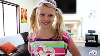 Amazingly Hot Taylor Pleasures Herself