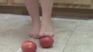 Violet Hayes - Foot Fetish - Tomato Squish