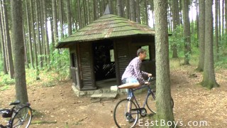 HANDJOB AND PISSING IN PUBLIC PARK