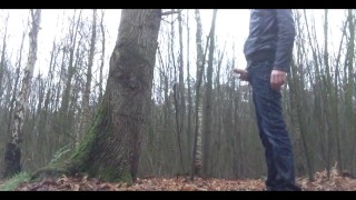 I love to pee in public