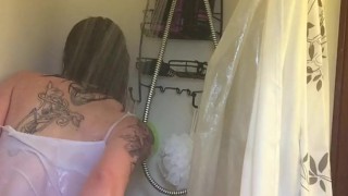 Minxy Toying in the Shower Until She Squirts
