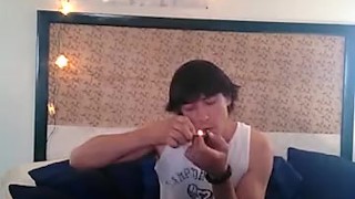 Smokin and watching some afternoon porn