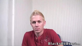 Blonde mohawk guy gets gangbanged by black thugs