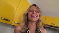 Vera cameriera Ceca scopa per soldi. Video amatoriale - Youporn