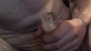 which one of yall women want that cumshot an a good fuckin?;)