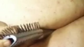 BBW fucking her ass with a hairbrush