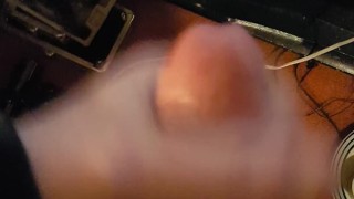 who wanna have their mouth right under that cum shot?;)
