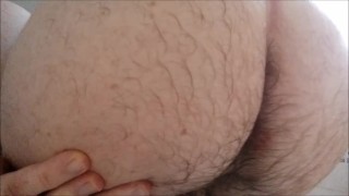 Toothpaste massage on asshole - Massage anal avec dentifrice