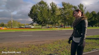 Jeny Smith black pantyhose pretends to be leggings.