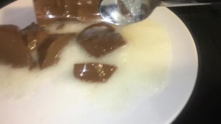 Chocolate pudding with 10 loads cum sauce