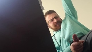 Thedudewhosadude NEEDS to jerk off at work!