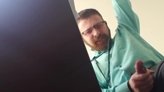 Thedudewhosadude NEEDS to jerk off at work!