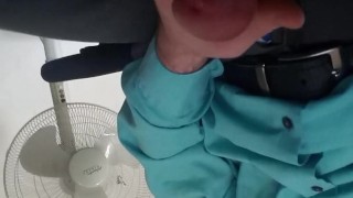 Thedudewhosadude NEEDS to jerk off at work!