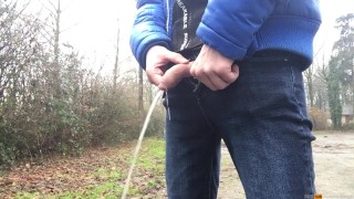 yes I love to take a piss in public