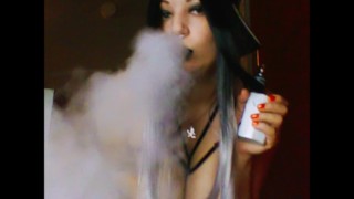 Sexy Vape Girl Stiptease
