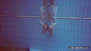 Cute Melissa plays underwater