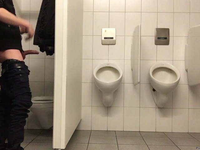 Amateur Public Toilet Sex