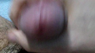 Masturbandome y sacando leche