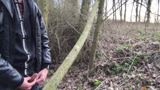 spread my dirty piss in public place