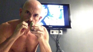 snif devant verres de pisse