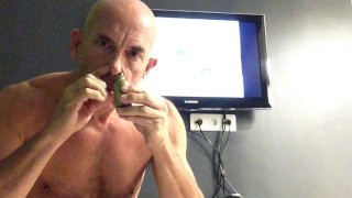 snif devant verres de pisse