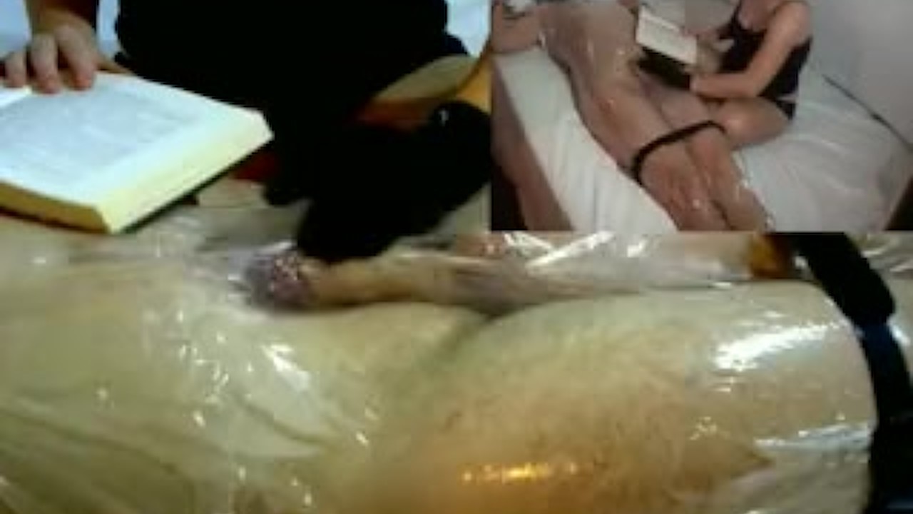 Femdom Handjob Tease In Plastic Wrap While Reading Vidéos Porno Gratuites Youporn