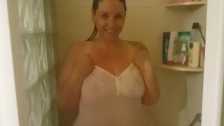 ANTES DE LA DUCHA.. KTAL SI MOJO UN POCO LA CAMISETA?? ;)