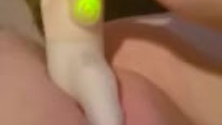 Masturbation matinale avec mon jouet