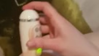 Masturbation matinale avec mon jouet