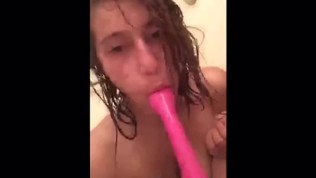 I Love to Play with my Pussy in the Shower