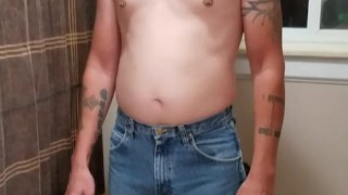 Hot guy pissing his jeans!