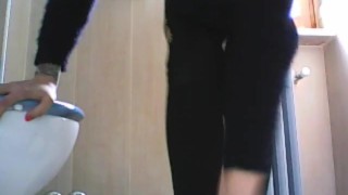 annuso sneakers sudate e mi eccito- smelling sneakers