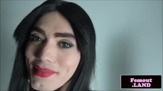 Amateur trap beauty toys tight ass on camera
