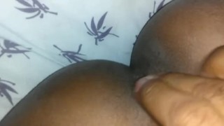 Dominican Dandose dedo