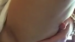 Da solo mi scopo e succhio un cazzo finto