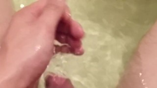 Купание в ванной