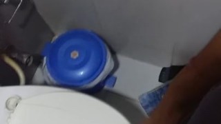 Masturbate in Toilet