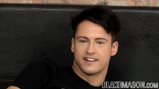 Naughty twinks Felix Chase strokes it like its hot