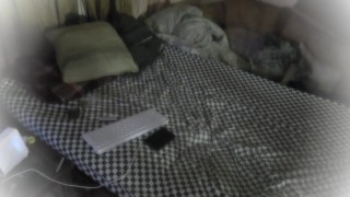 Chico se traga su propia esperma en un show de webcam