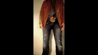 Quick Jerk Off in Tight Jeans