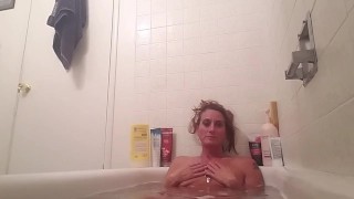 Taking a bath / voyeur