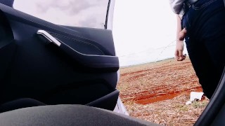 UNCUT PISSING OUTDOOR - MIJANDO NA BEIRA DA ESTRADA