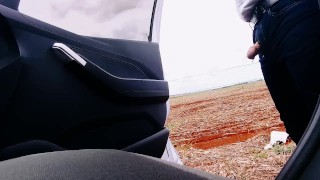 UNCUT PISSING OUTDOOR - MIJANDO NA BEIRA DA ESTRADA