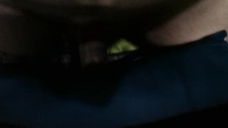 Masturbandome con condon y almohada