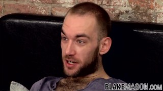 Hairy bum Lincoln Gates loves to jerk off after an interview