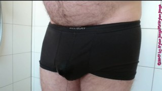 Nasse Unterhose ** Einpissen **