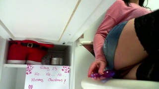 MASTURBATE AT WORK : DAY 13.My Christmas present.solo female