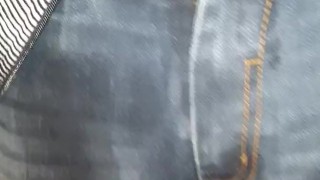 Je me pisse dessus habillé